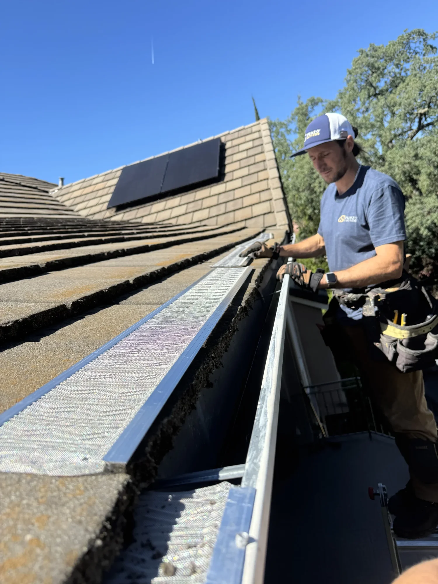 Dunzo Gutters cleaning a Sacramento gutter before Christmas light installation
