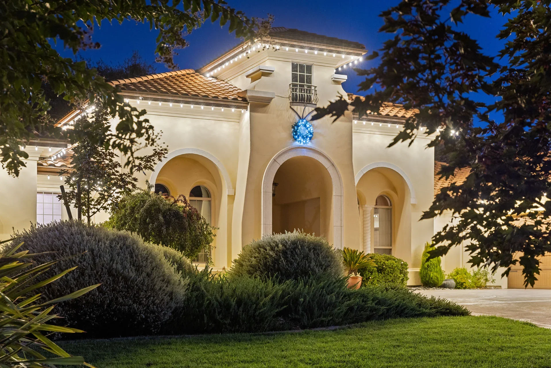 christmas lights installation in rocklin by santas lights in sacremento