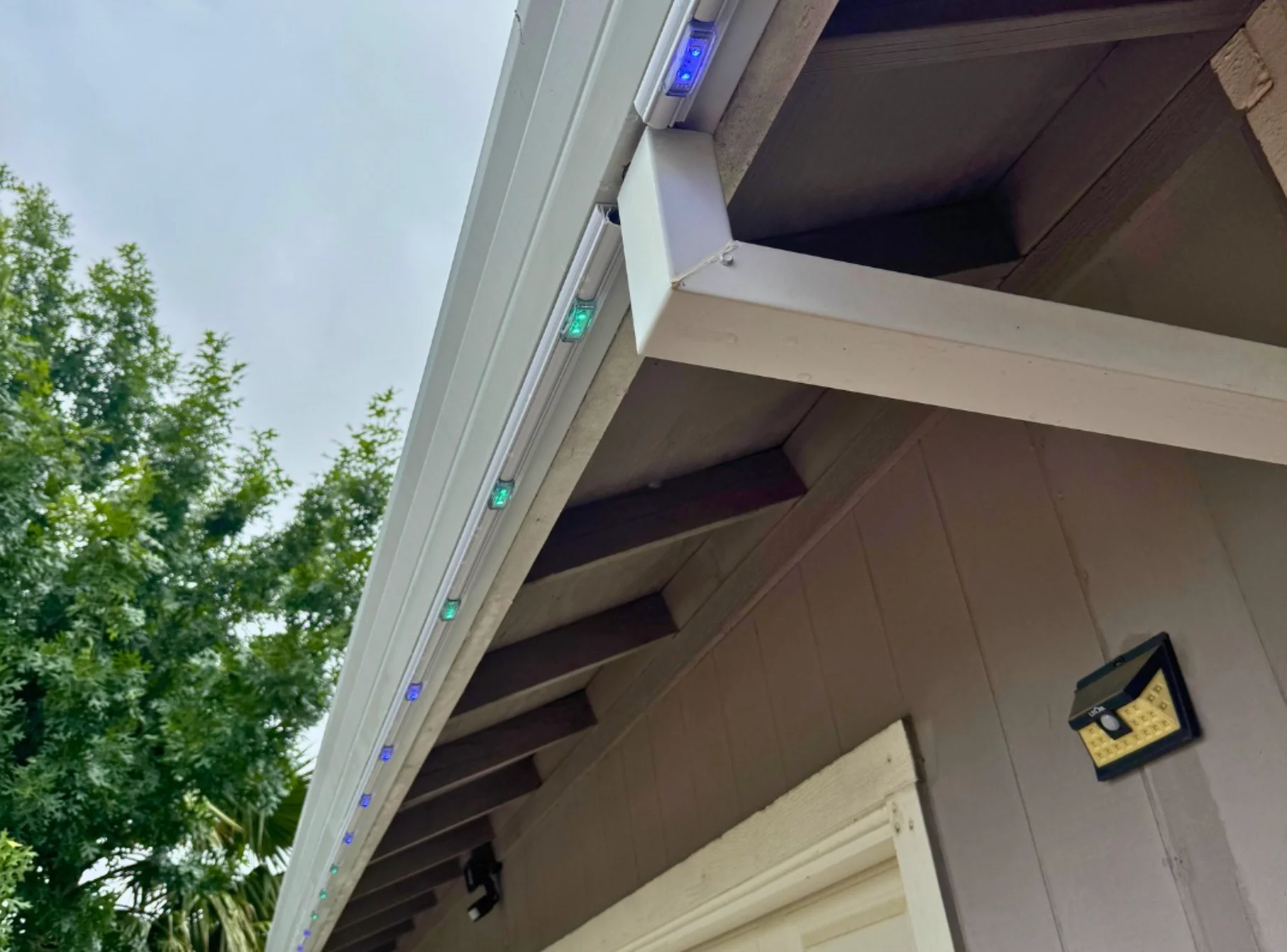 What Do Permanent Lights Look Like During the Day? The Minleon Difference in Sacramento