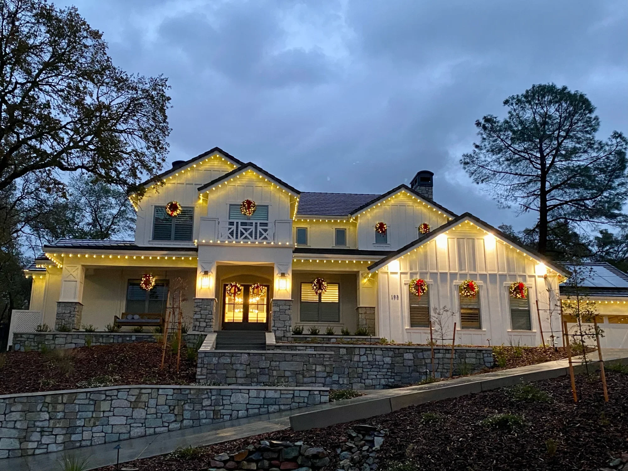 christmas lights installation on huge roofline in sacramento